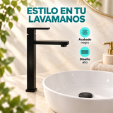 Detalle comercial de llave alta negra para lavamanos