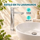 Detalle comercial de llave alta cromada para lavamanos