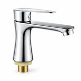 Llave Para Lavamanos Baja Agua Fría Cromada sobre fondo blanco