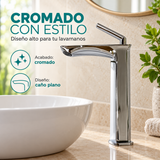Detalle de grifería alta cromada
