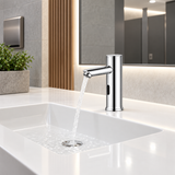 Grifería Lavamanos Con Sensor Cromada 21 Cm en ambiente de baño