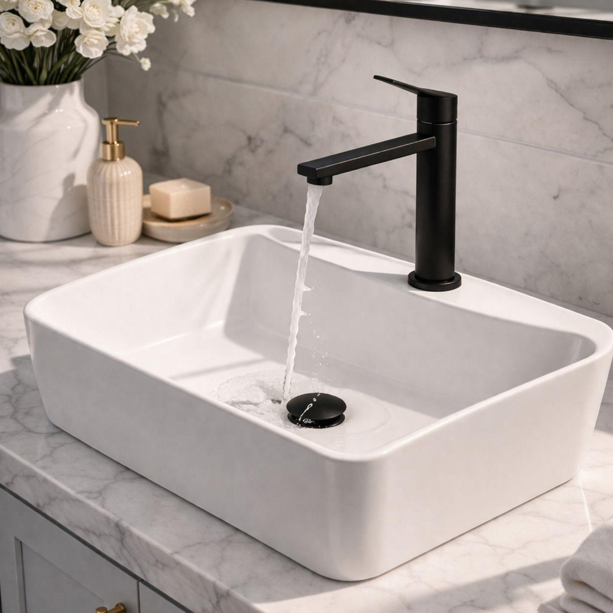 Kit Lavamanos Sobreponer Rectangular Blanco 40x30 cm + Grifería Baja Negra + Sifón Push Negro – Baño Moderno Completo