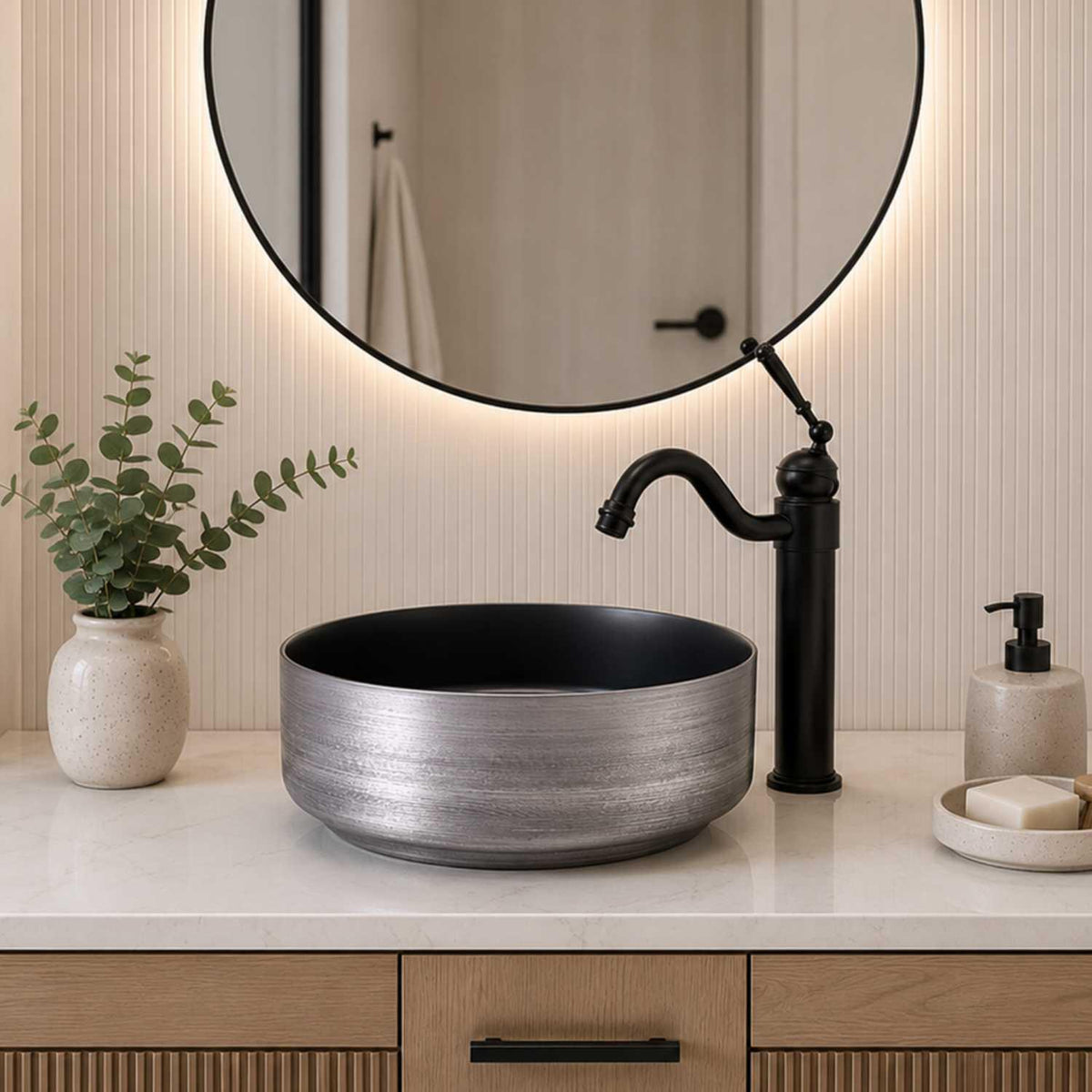 Kit Lavamanos Vessel Alpha Negro y Plateado 36x36 cm + Grifería Alta Negra Tokio + Sifón Push Integrado Premium | Combo Moderno para Baño