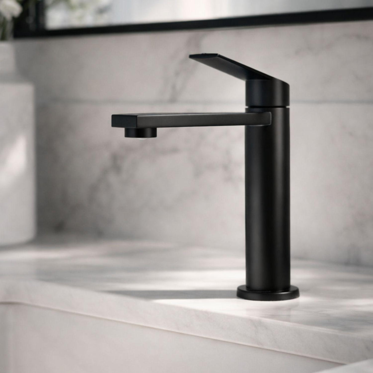 Llave Lavamanos Baja Lincon Negro