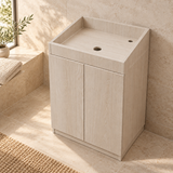 Mueble de baño claro sin lavamanos visto desde un ángulo alto