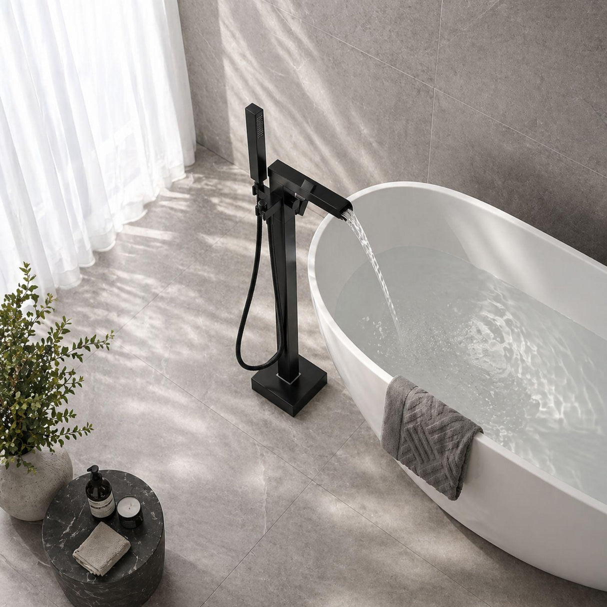 Grifería Bañera de Poste Negra con Ducha Manual | Monocontrol Piso Niagara