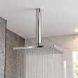 Extensión cromada de techo de 20 cm instalada con regadera de ambientación no incluida