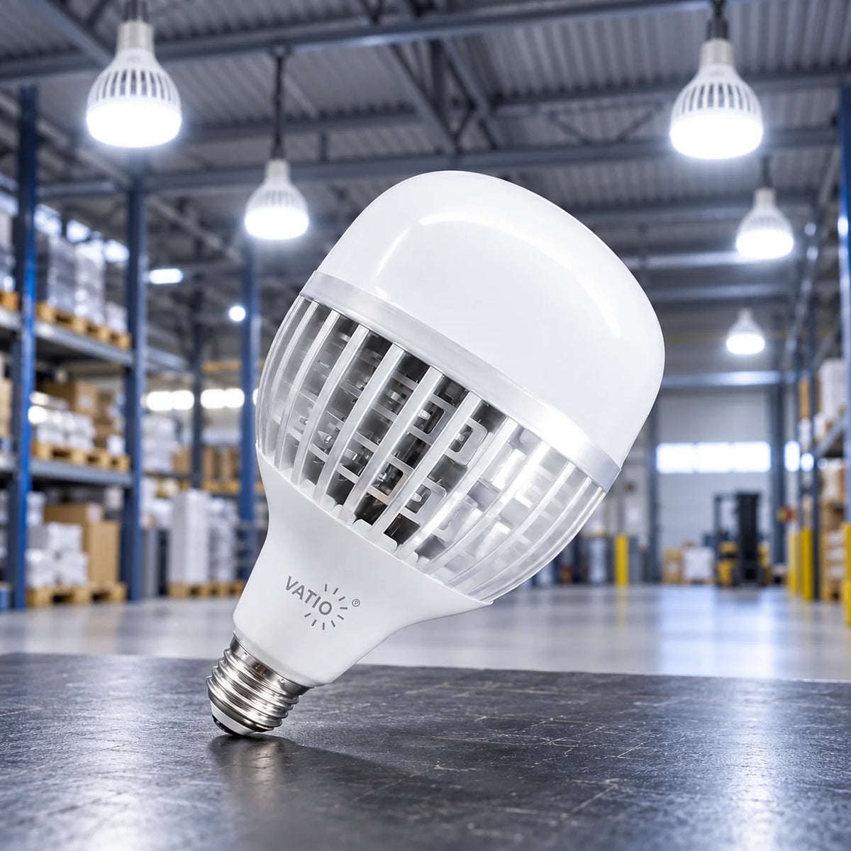 Bombillo LED De Alta Potencia 100 W E27 Luz Fría — fotografía oficial en ambiente