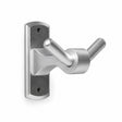 Perchero doble para baño en aluminio silver sobre fondo blanco
