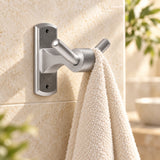 Perchero doble para baño en aluminio silver ambientado