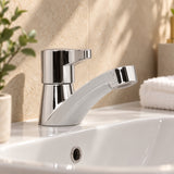 Grifería de lavamanos en ambiente de baño