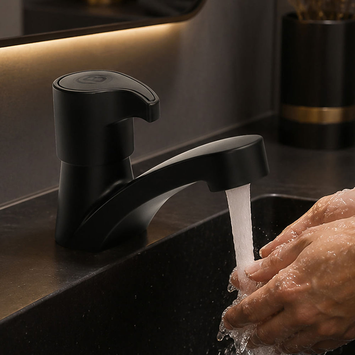 Llave Sencilla Baja para Lavamanos Negro Mate 13 cm — foto oficial