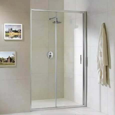 Mampara de ducha corrediza instalada en baño