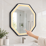 Espejo Aura LED hexagonal 60 cm negro antiempañante, uso del control táctil