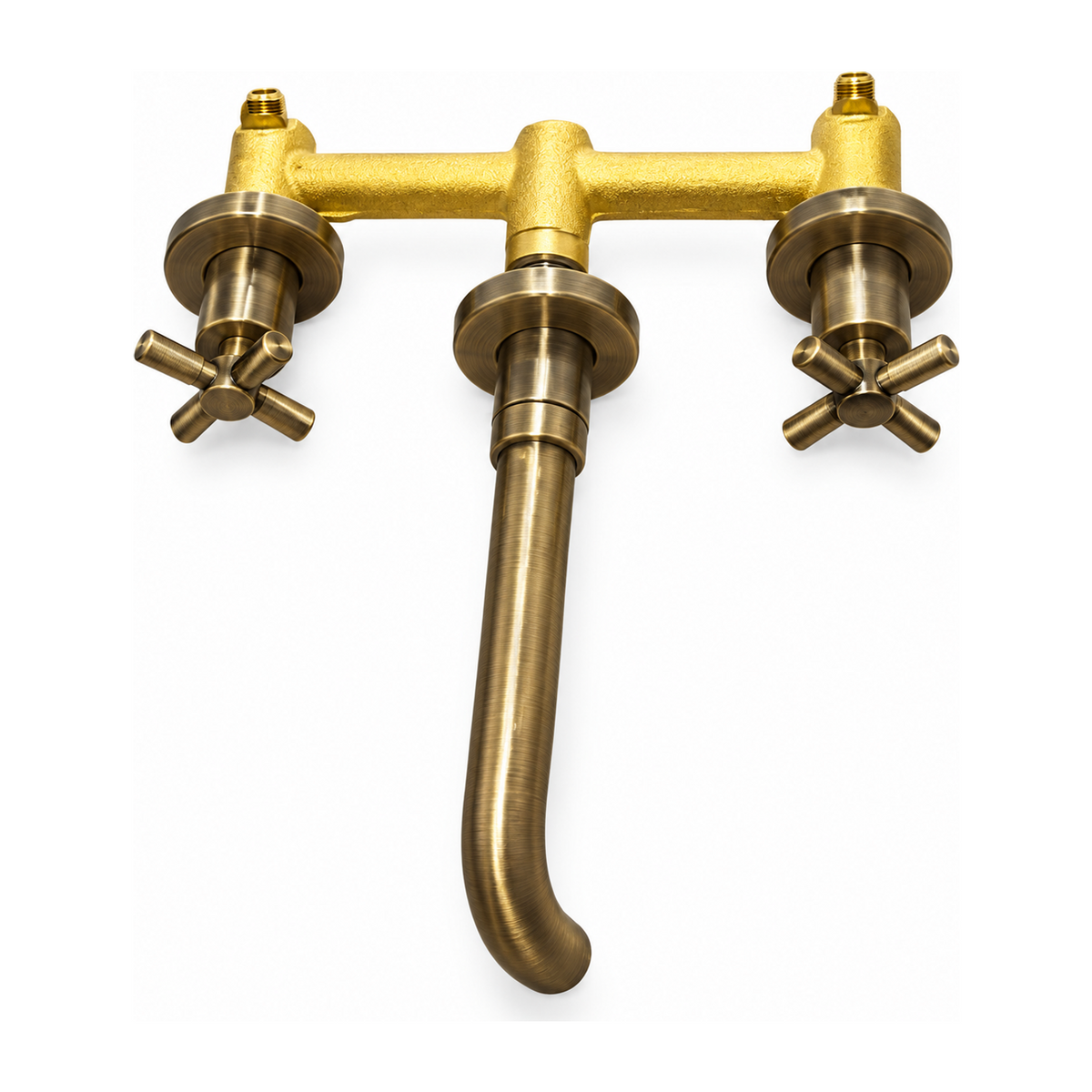Conjunto de grifería bronce: caño, dos crucetas, escudos circulares y cuerpo de empotrar sobre fondo blanco