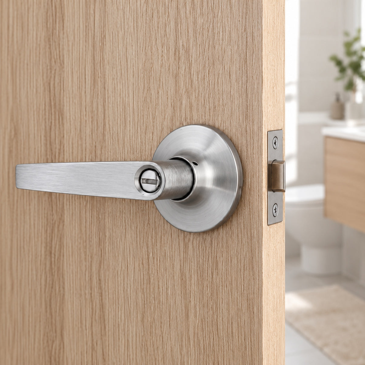 Manija De Baño Satinada Con Seguro Backset 60 Mm — instalado en puerta