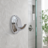 Perchero de Pared Colomba Cromado con Herrajes - Mismo perchero instalado, vacío y visible desde otro ángulo