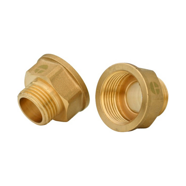 Niple de Latón con Tuerca Hembra-Macho de 3/4" x 1/2" - Producto exacto completo sobre fondo blanco, centrado y sin recortes