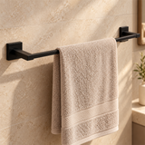 Toallero Barra Perla Negro En Aluminio — detalle instalado
