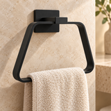 Toallero Aro Perla Negro En Aluminio — detalle instalado