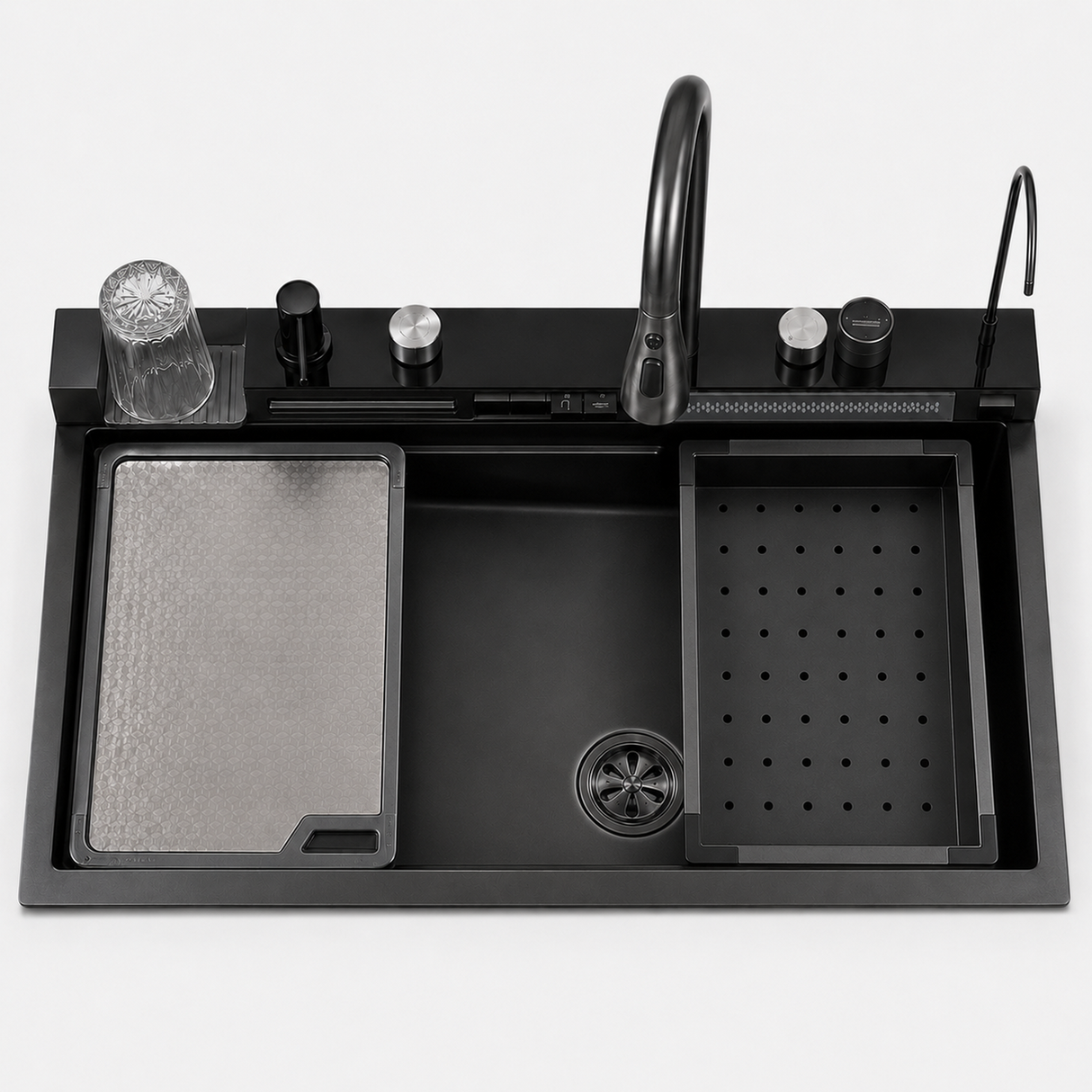 Vista superior lavaplatos Pamo negro con accesorios móviles
