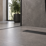 Rejilla Lineal Invisible Negra Para Piso 30 X 10 Cm en ambiente de baño