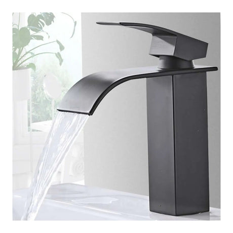 Grifería monocontrol cascada negro mate SKU 210B en funcionamiento