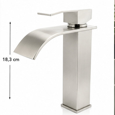 Grifería monocontrol cascada satinada SKU 210S altura 18,3 cm